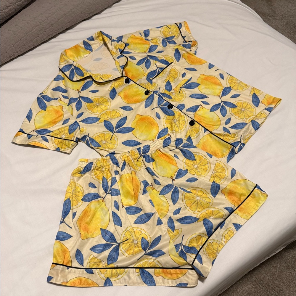Women’s Lemon Print Pajama Set